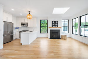 2Bed/3Bath. asking $1.295M, sold $1.12M